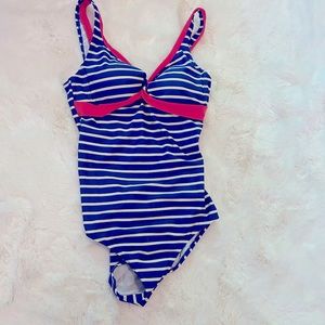 Great quality suit !  Works for small or large busted women. Flattering too.